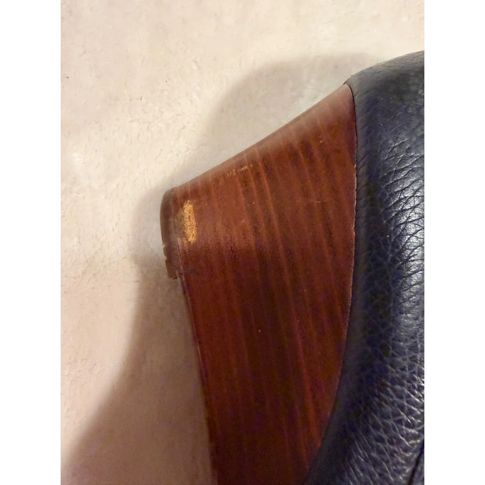 Tory Burch Sally Navy Blue Pebbled Leather Peep Toe Wedge Pumps Gold Logo 8.5M